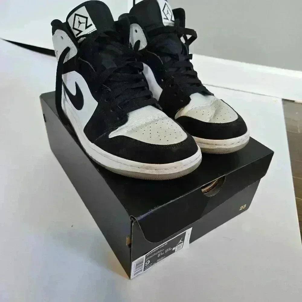 Air Jordan 1 Mid SE Diamond, w/box, size 9